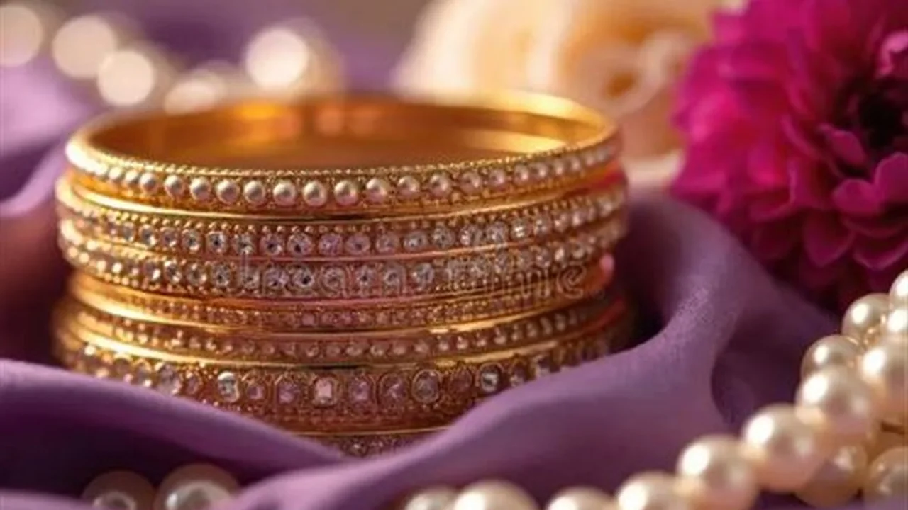 هدايا ذهب عيار 18 تبدأ من 3220 جنيهاً تزداد إقبالاً مع احتفالات الكريسماس ورأس السنة 2026